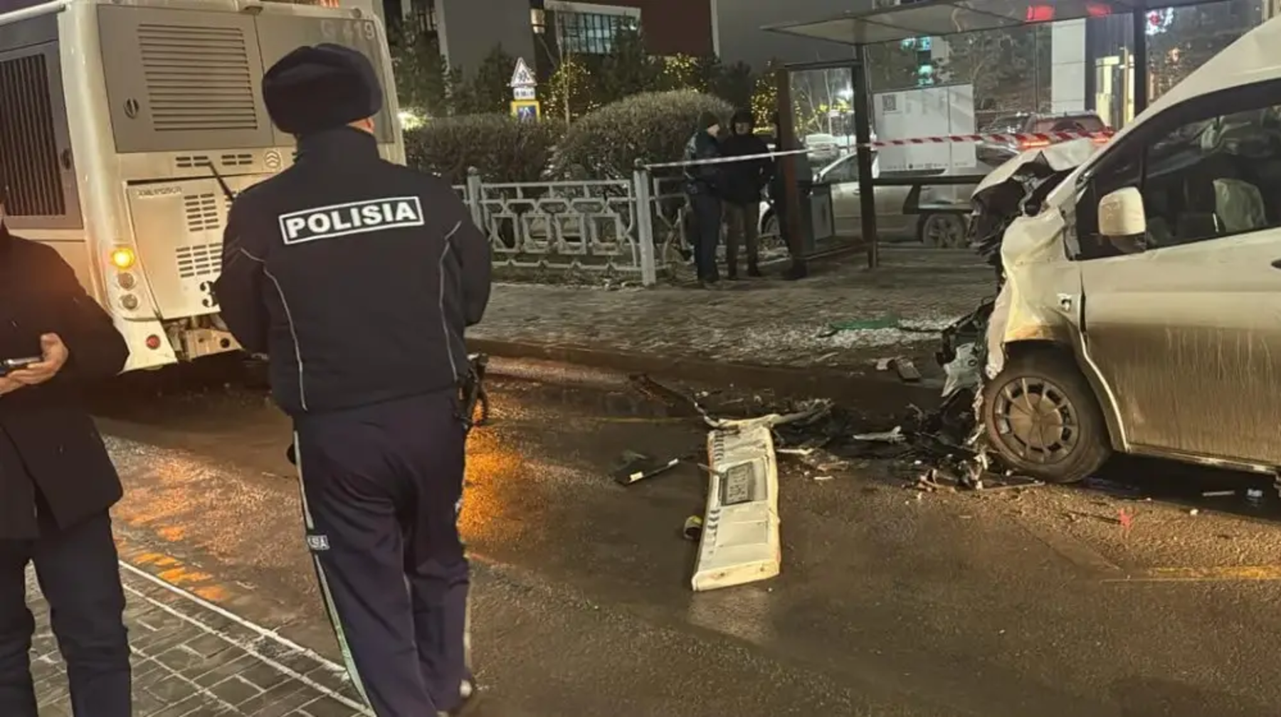 Астанадағы жантүршігерлік апат: автобус жүргізушісі қаза тапты