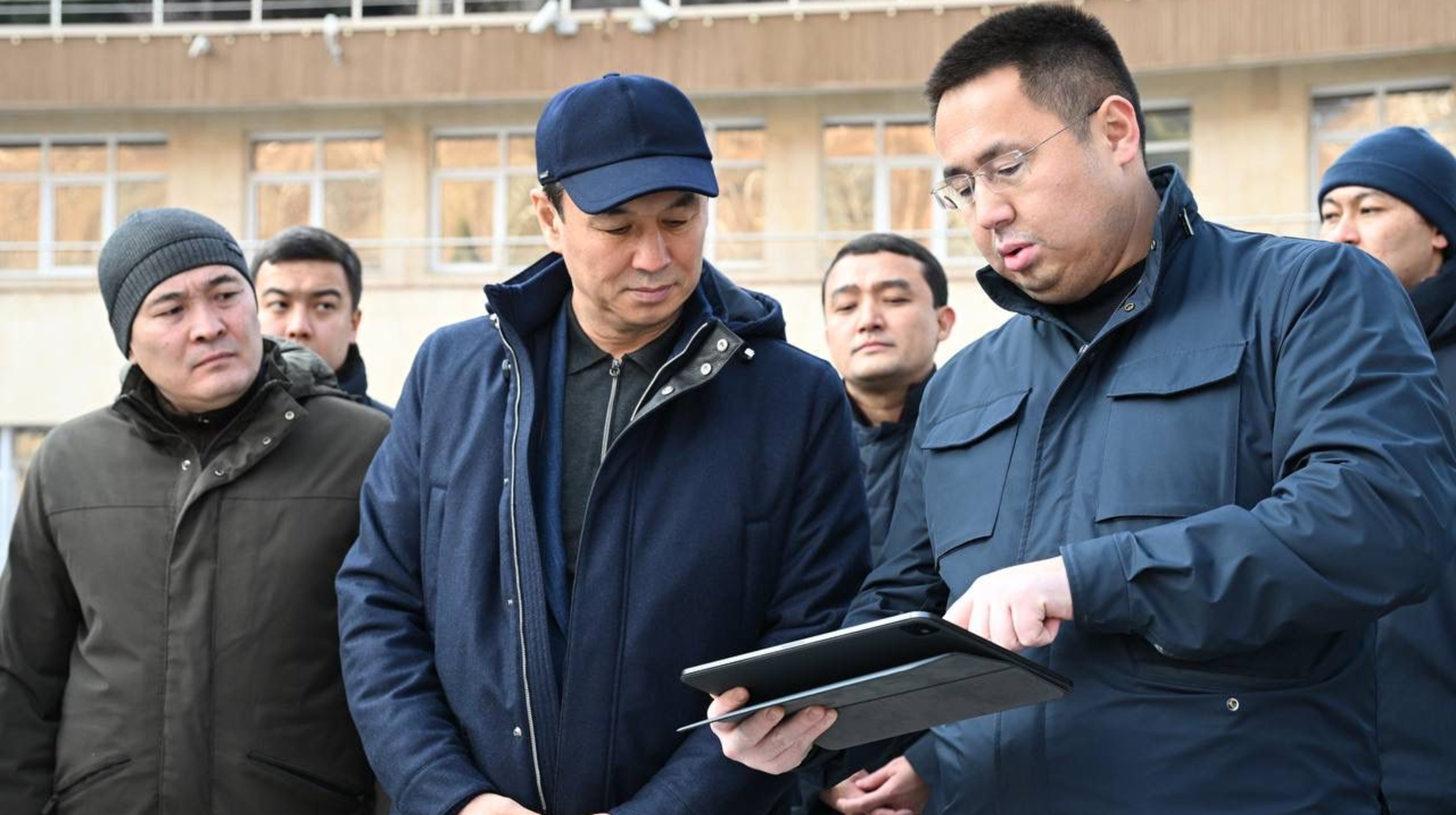 الماتى اكىمى «مەدەۋ» بيىك تاۋلى سپورت كەشەنىندەگى جاڭارتۋ جۇمىستارىمەن تانىستى