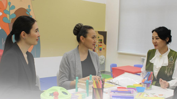 2025 jyly 91 myńnan astam mektep muǵalimi tegin biliktiliktti arttyrý kýrstarynan ótti