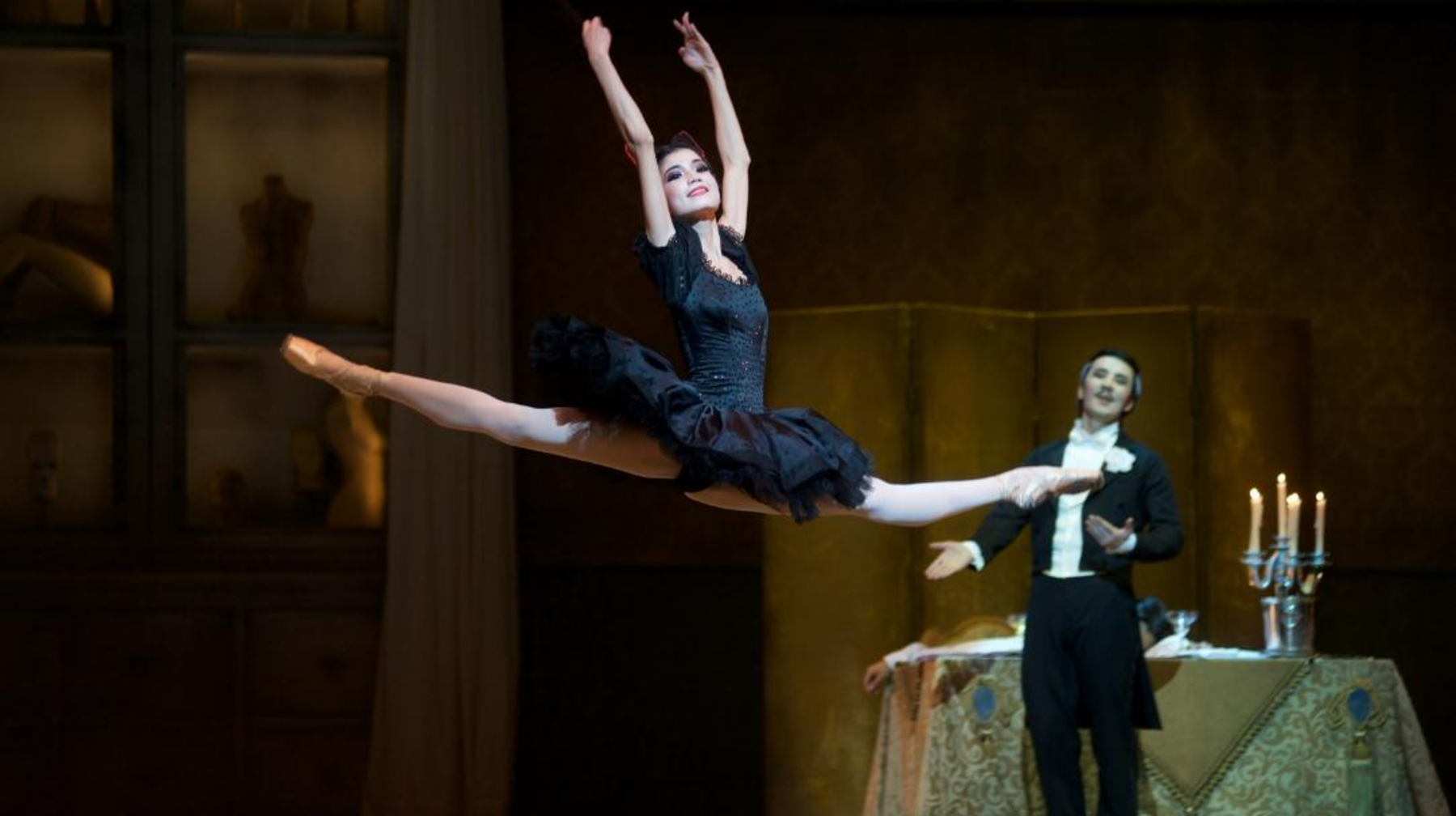 قازاقستاندىق «كوپپەليا» ماسكات كورولدىك وپەرا تەاترىنىڭ كورەرمەندەرىن ءتانتى ەتتى