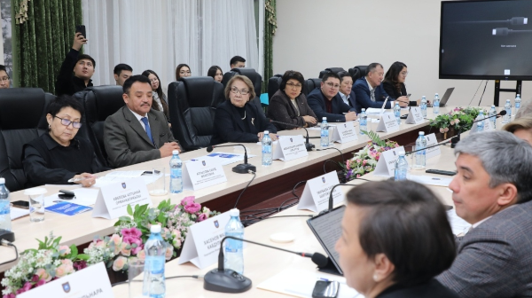 Adal bilim – Adal urpaq" forýmy: jastar tárbıesindegi qundylyqtar dáripteldi