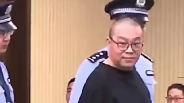 Qytaıda memlekettik kompanıanyń burynǵy basshysy para alǵany úshin ólim jazasyna kesildi