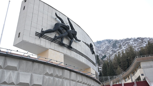 الماتىدا اڭىزعا اينالعان مۇز ايدىنى جاڭعىرتىلىپ جاتىر