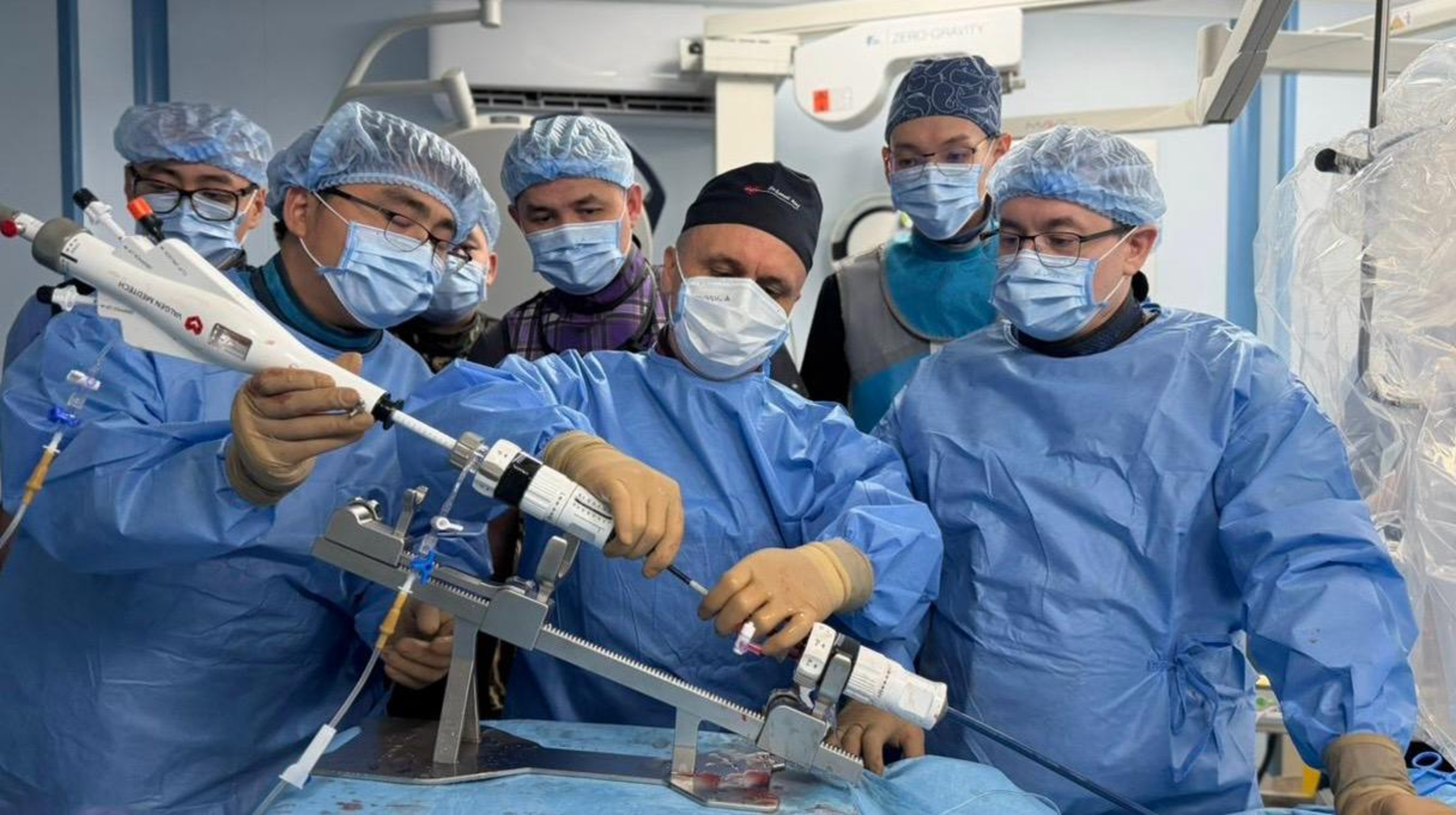 Almaty kardıologtarynyń hırýrgıalyq qaýiptiligi joǵary pasıentke jasaǵan otasy sátti aıaqtaldy 