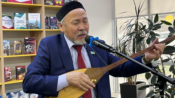 Әбиірбек Тінәлі жастарға «Желтоқсан желі» әнінің шығу тарихын әңгімелеп берді