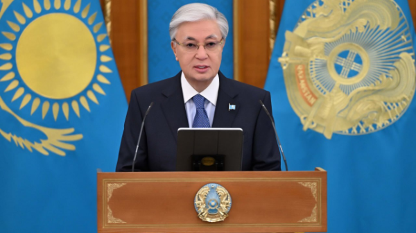 مەملەكەت باسشىسى ەنەرگەتيكا سالاسى قىزمەتكەرلەرىن كاسىبي مەرەكەسىمەن قۇتتىقتادى