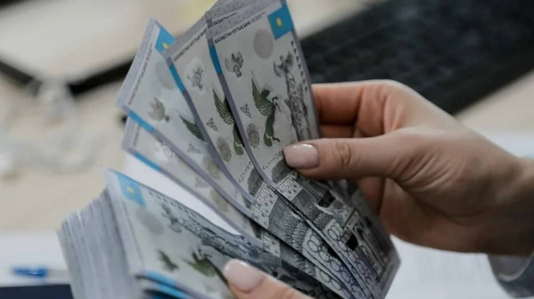 Қазақстанда кім көп жалақы алады?