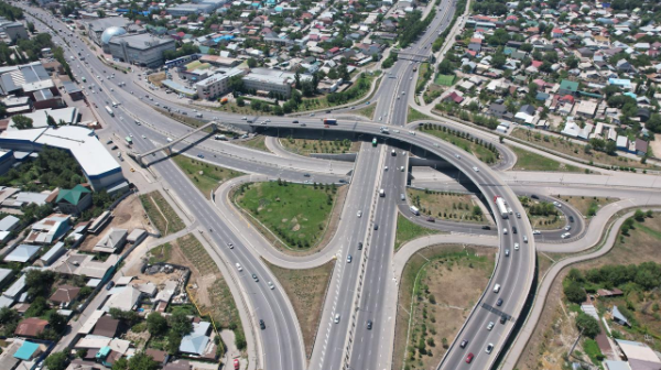 Almaty oblysy aýmaǵyndaǵy Úlken Almaty aınalma avtomobıl jolyna qosylatyn joldardy uzartý Almaty qalasynyń búdjeti esebinen júzege asyrylady – Darhan Satybaldy