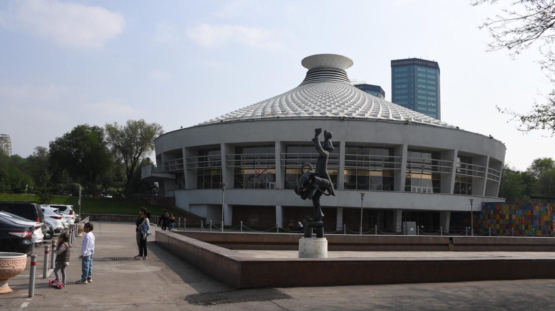 Almatyda jyl saıyn keminde 40 aýqymdy mádenı-buqaralyq is-shara ótkizý josparlanyp otyr