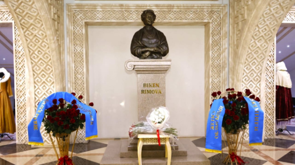 بيكەن ريموۆا اتىنداعى دراما تەاترىنا اكادەميالىق مارتەبەسى بەرىلۋىنە وراي سالتاناتتى شارا ءوتتى