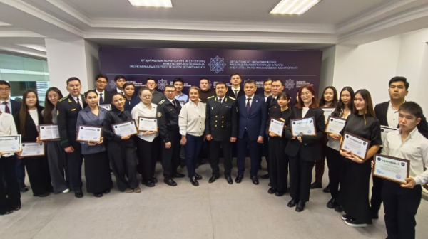 Ál-Farabı atyndaǵy QazUÝ zań fakúltetiniń stýdentteri ekonomıkalyq qylmystardy tergeý boıynsha mıkrobiliktilik kýrstarynan ótti