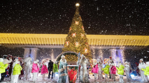 الماتى قالاسىنىڭ بارلىق اۋداندارىندا جاڭا جىلدىق شىرشالاردىڭ شامدارى ءبىر مەزگىلدە جاعىلادى