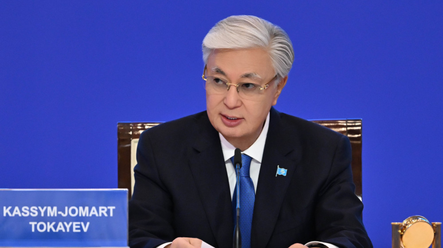 Мемлекет басшысы жазушылар мен ақындар қатысты жарлыққа қол қойды 