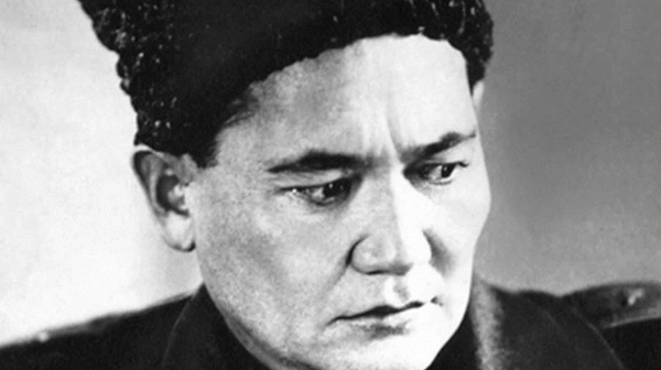 Бүгін - даңқты қолбасшы Бауыржан Момышұлының туған күні