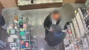 Қымбат әтірлерді ұрлады деген күдікпен ер адам ұсталды