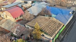 Алматыда заңсыз салынған тағы бір нысан сүрілді