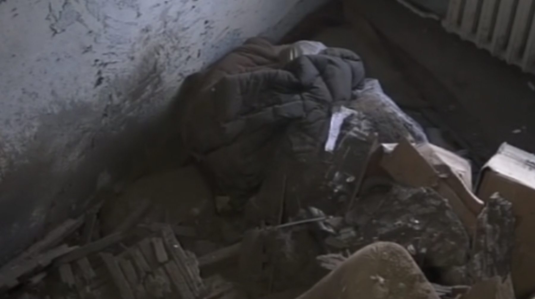 Теміртауда екі қабатты тұрғын үйдегі пәтердің бірінде төбе опырылып түсті.