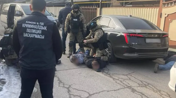 Almaty polıseıleri jańa jyldaǵy urlyqtyń betin ashty