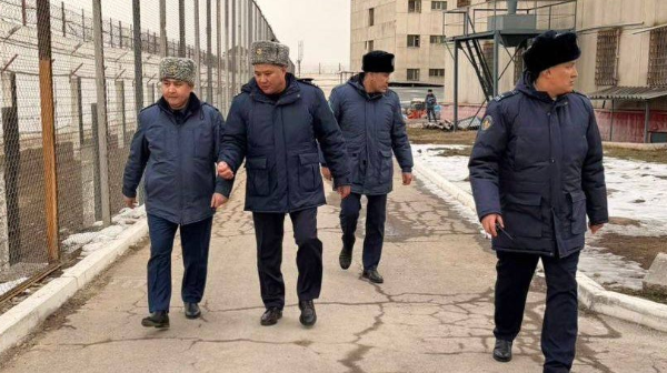 QAJK tóraǵasynyń orynbasary Almatydaǵy tergeý ızolátorynyń jumysyn tekserdi