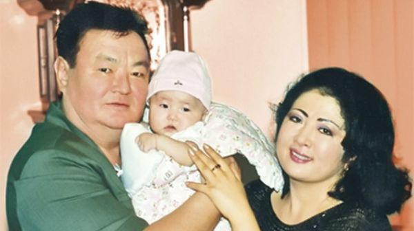 "Atqandardyń jazasyn Alla bersin". Maqpal Júnisova Nurqadilovti eske alyp beıne jarıalady 