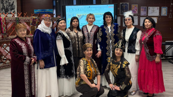 Белсенді ұзақ өмір сүру орталығында "Қазақ ою-өрнектері" тақырыбындағы қазақ тілі бойынша ашық сабақ өтті