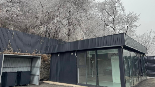 Almatyda avtobýs júrgizýshilerine arnalǵan demalys bólmesi bar aıaldamalar salynady