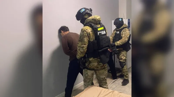 Almatylyq polıseıler 30 mıllıon teńge shyǵynǵa ushyratqan qaraqshylyqty  áshkereledi