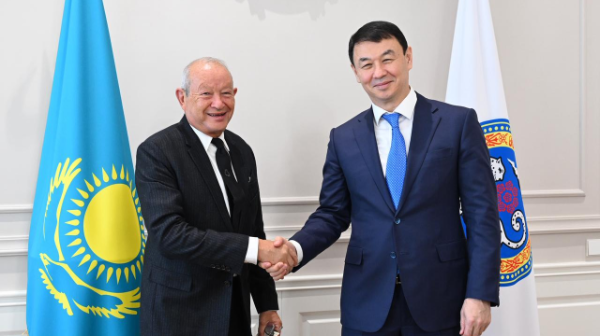 Darhan Satybaldy sheteldik ınvestormen týrızm jáne kásipkerlik jaıyn talqylady