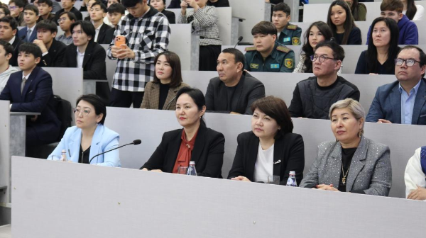 AI-Sana бағдарламасы аясында 100 мың студент ЖИ алгоритмдерін меңгереді