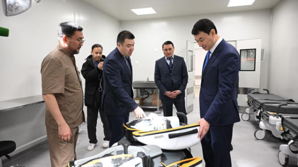 Darhan Satybaldy Almatydaǵy medısınalyq mekemelerdi jańǵyrtý barysymen tanysty