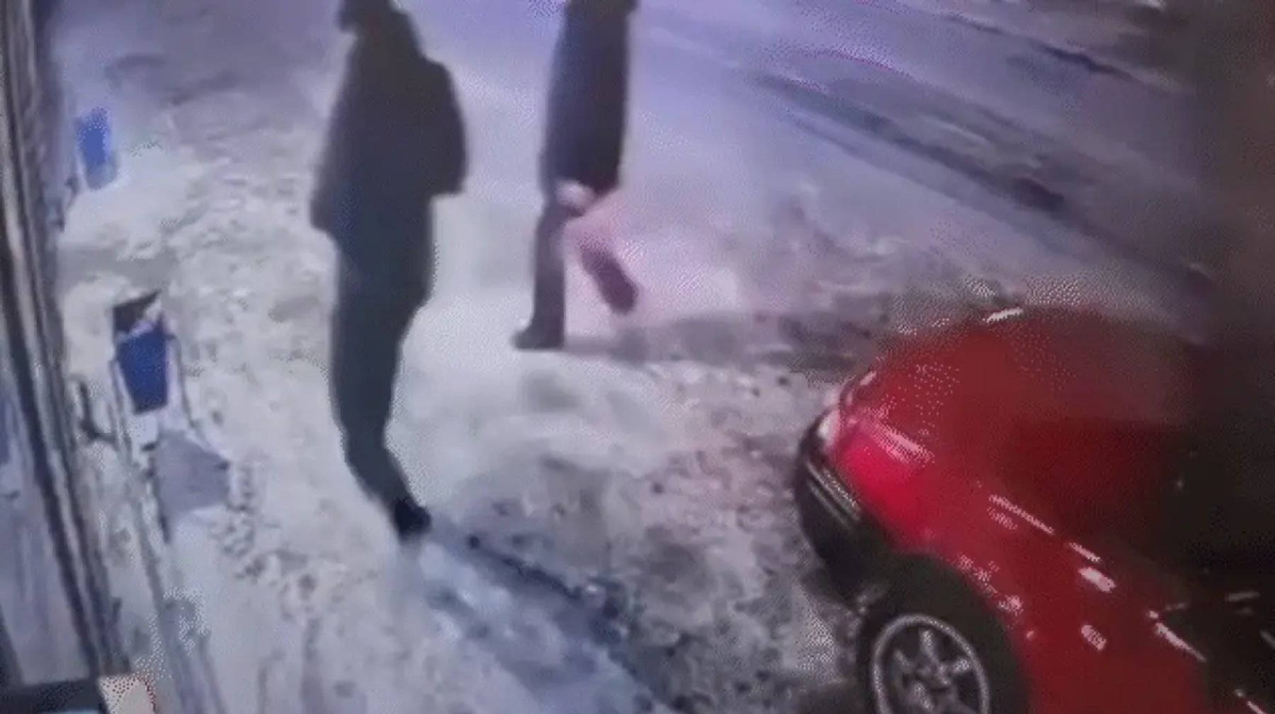 Жезқазғанда жүргізушісі жоқ көлік еңіске сырғып аударылып кеткен