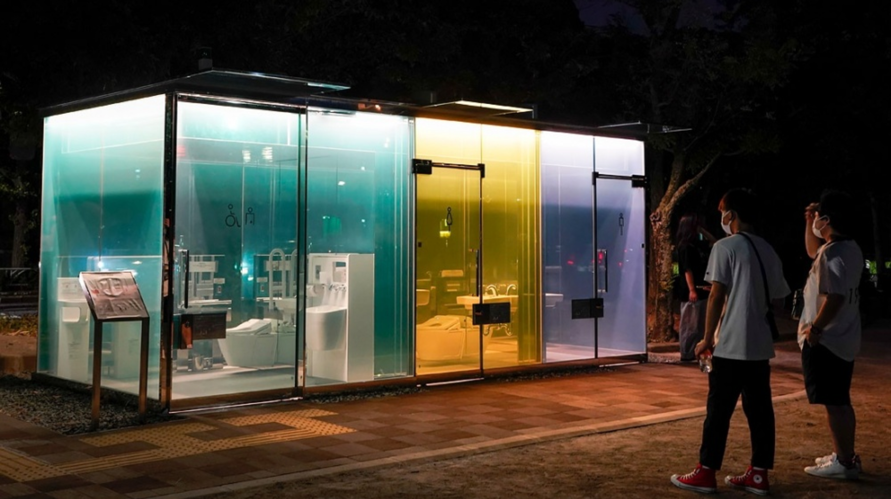 Shymkentte buzaqylar 50 mıllıon teńgelik smart-dárethanadan shash keptirgishti julyp áketken