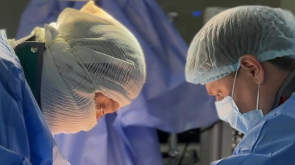 Almaty qalasynyń klınıkasynda omyrtqaǵa metastaz bergen naýqasqa asa kúrdeli ota jasaldy