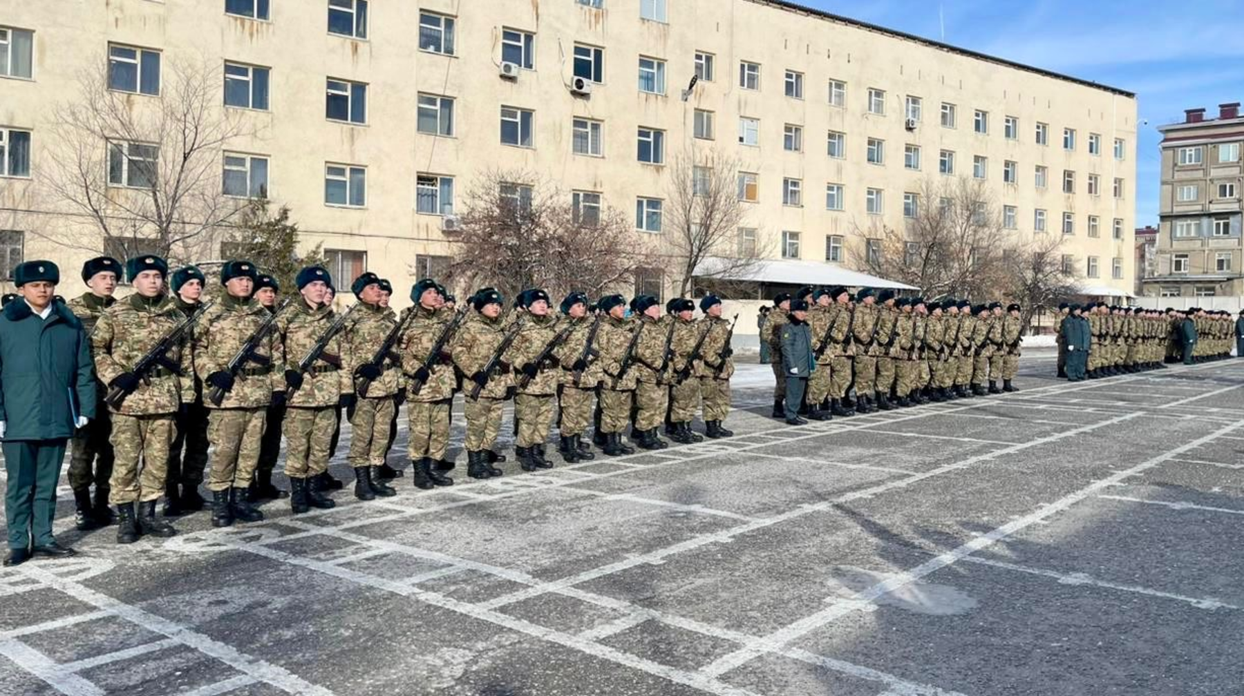 Shymkentte 300-ge jýyq jas sarbaz Otanǵa adal bolýǵa ant berdi  