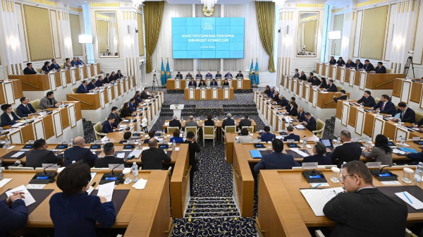 Конституциялық комиссия түзетулер жобасын талқылауға кірісті