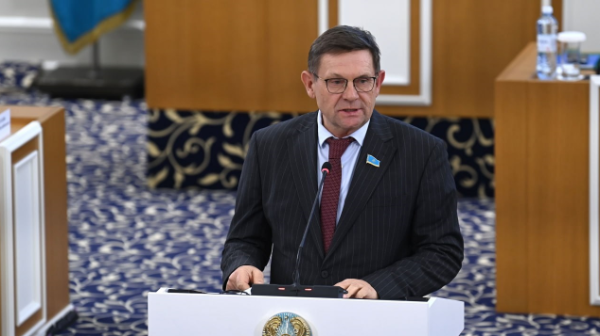 Сергей Пономарев: Конституцияда «Таза Қазақстанды» бекіту арқылы болашақ ұрпақ алдында жауапкершілік танытамыз