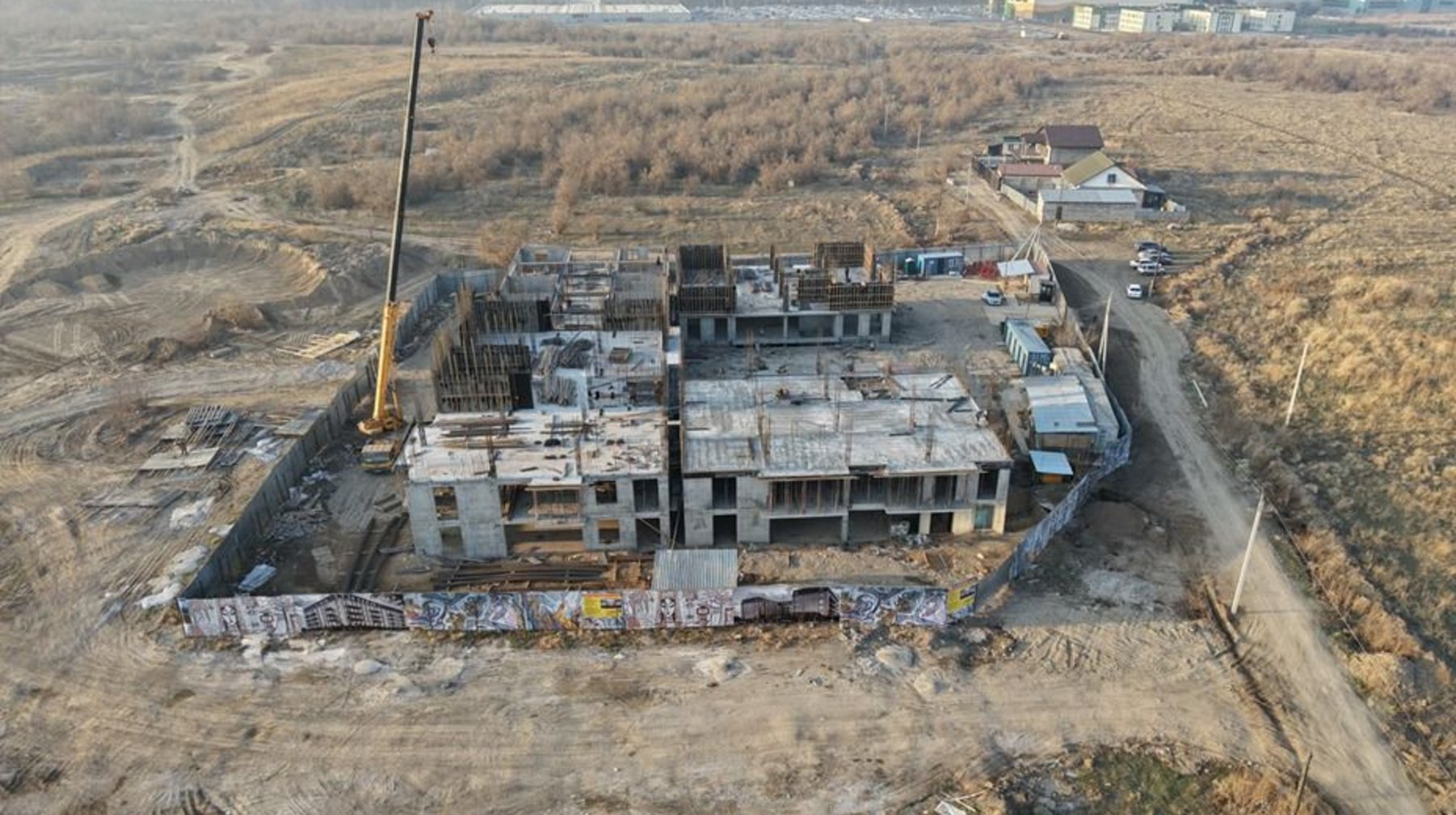 Almatyda eki turǵyn úı kesheniniń qurylysy toqtatyldy