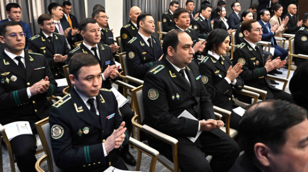 Тоқаев: "Капиталдың заңсыз сыртқа кетуі экономикалық қауіпсіздігімізге тікелей қатер төндіреді"