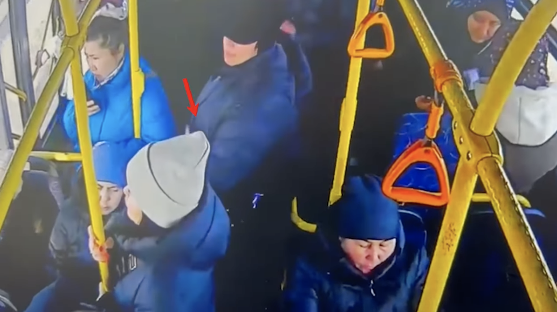 Алматыда  қоғамдық көлікте ұрлық жасады деген күдікпен әйел адам ұсталды