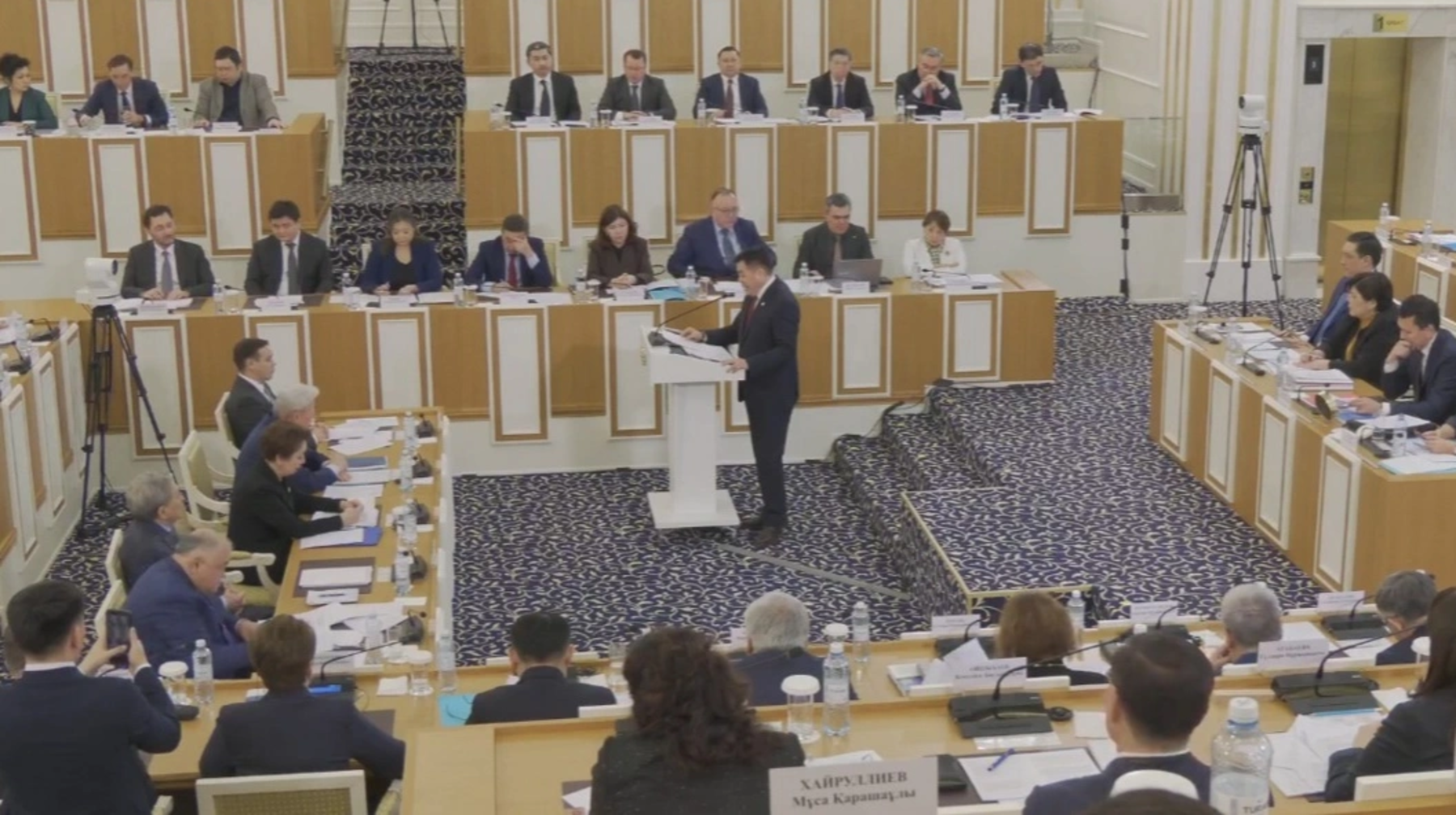 Konstıtýsıaǵa qylmystyq proseste prokýror men advokattyń mártebesin teń etetin norma engiziledi