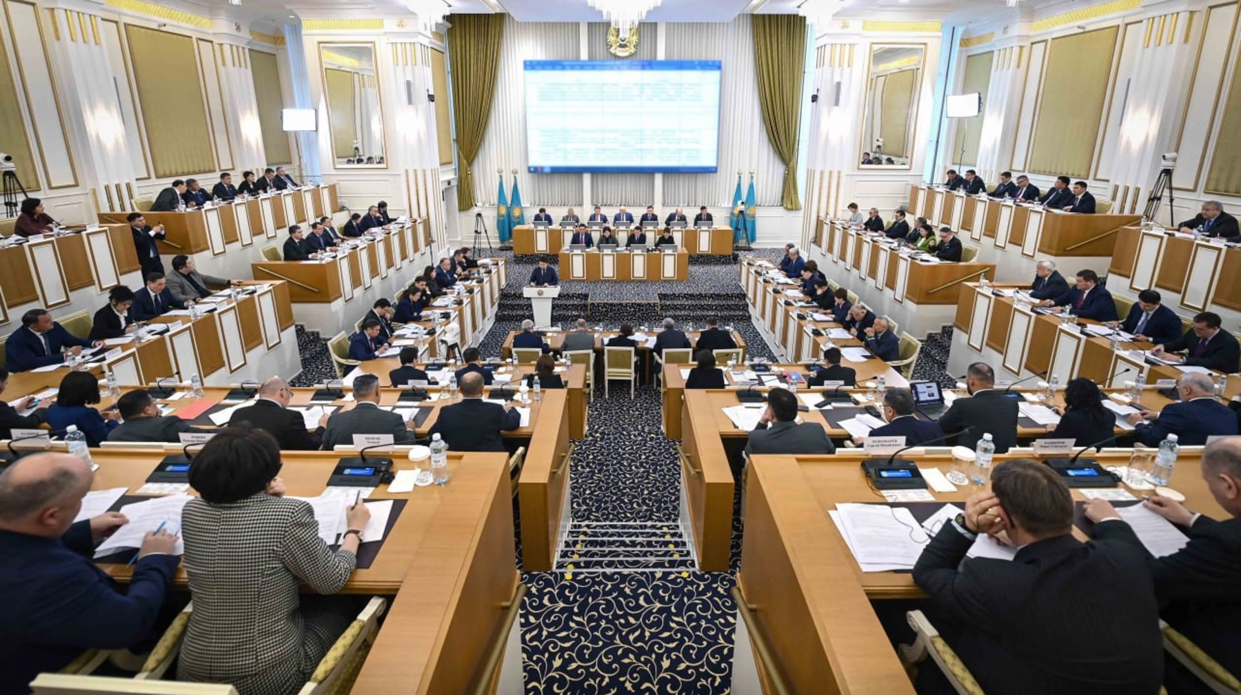 Jańa Parlament qurarda artyq shyǵyndar men prosedýralyq tyǵyryqtan bas tarttyq – Elnur Beısenbaev