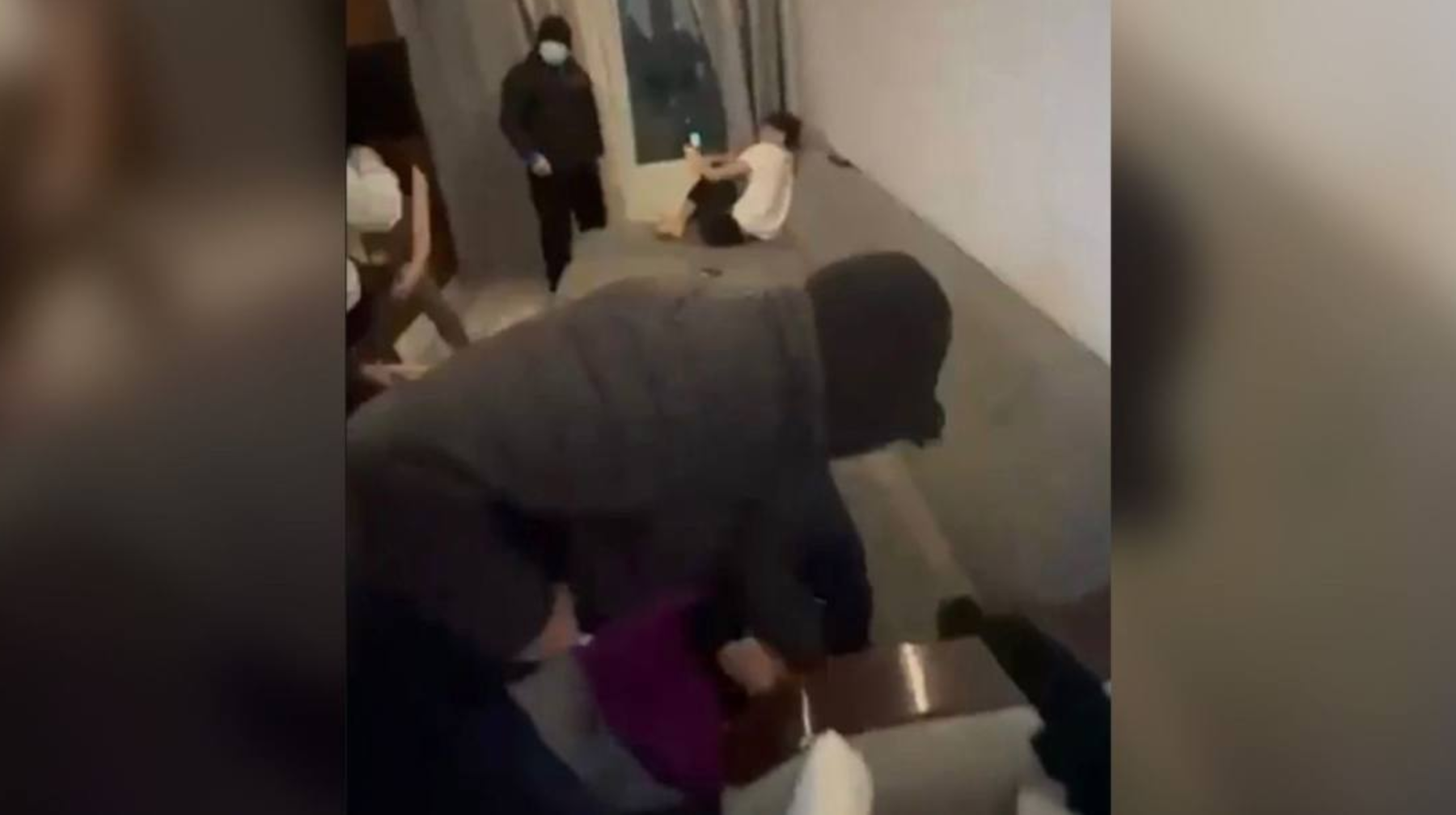 Almatyda polısıa zańsyz áreketke barǵan kúdiktilerdi ustady