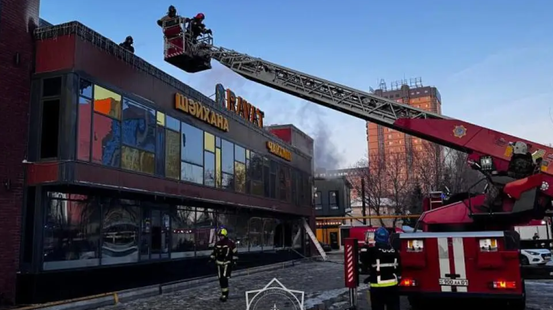 Астанада екі қабатты дәмхана өртенді