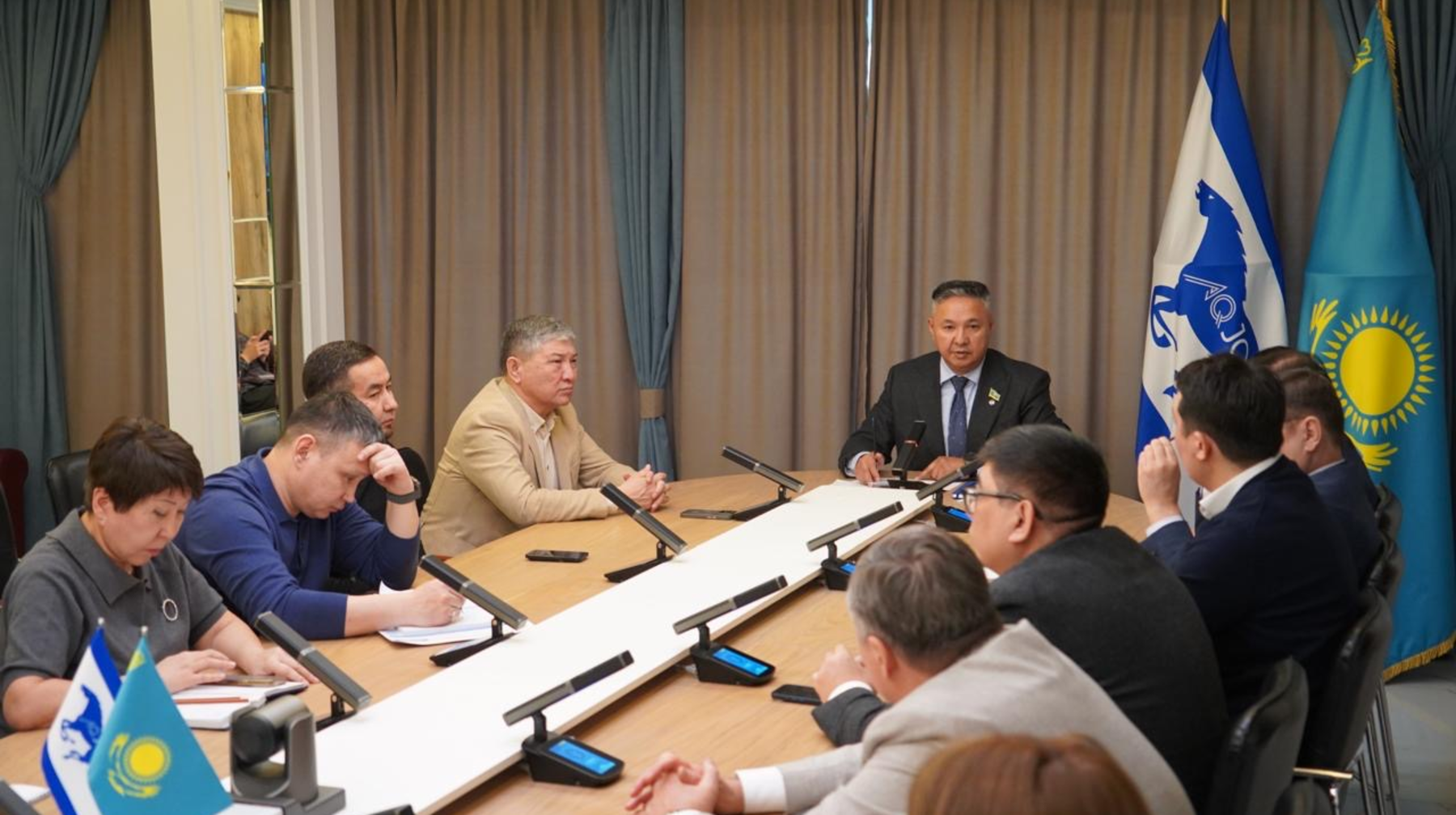 “Ақ жол” Демпартиясы Жаңа Конституция жобасын қолдады