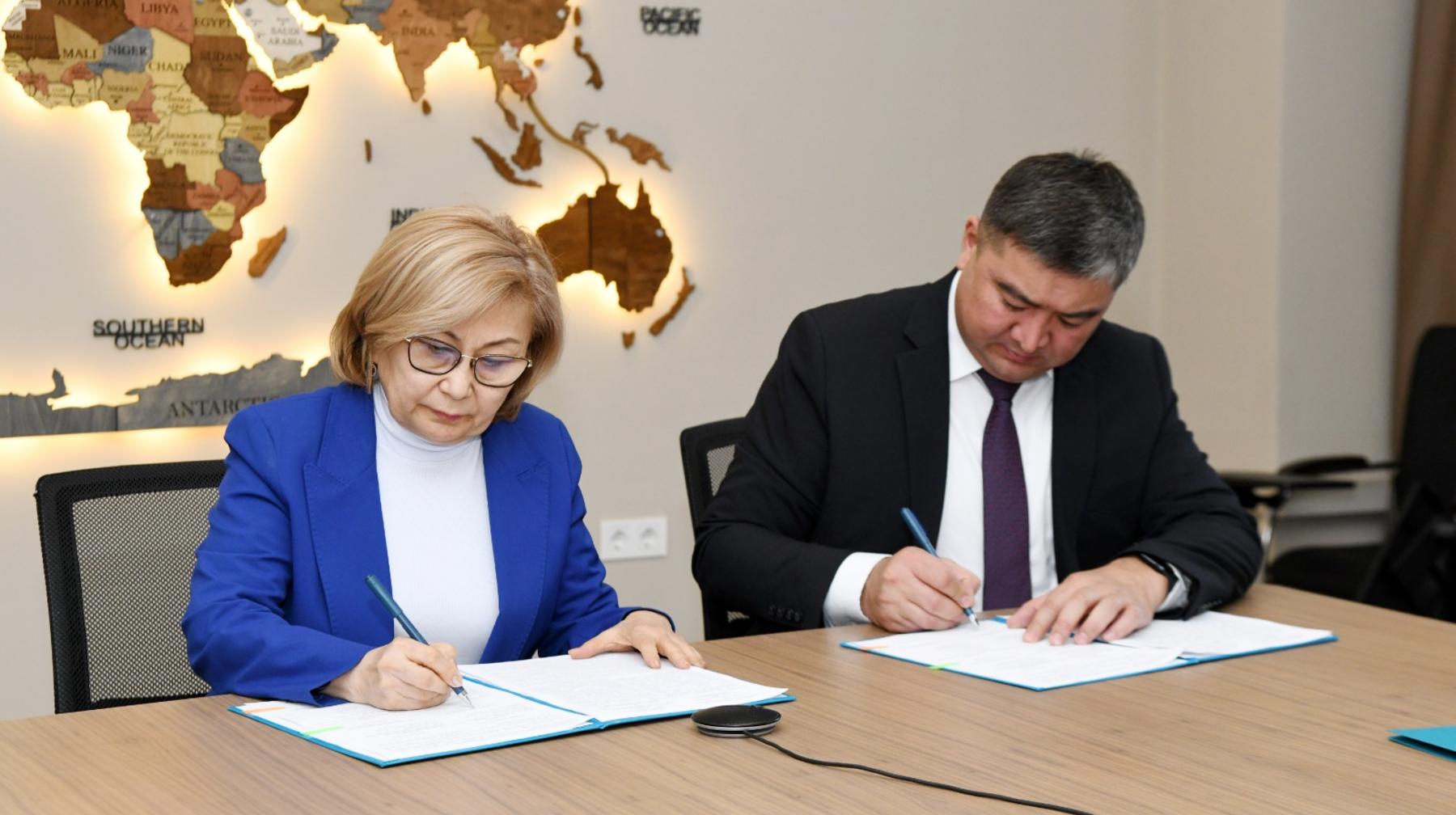 «تازا قازاقستان» اياسىندا مەموراندۋمعا قول قويىلدى