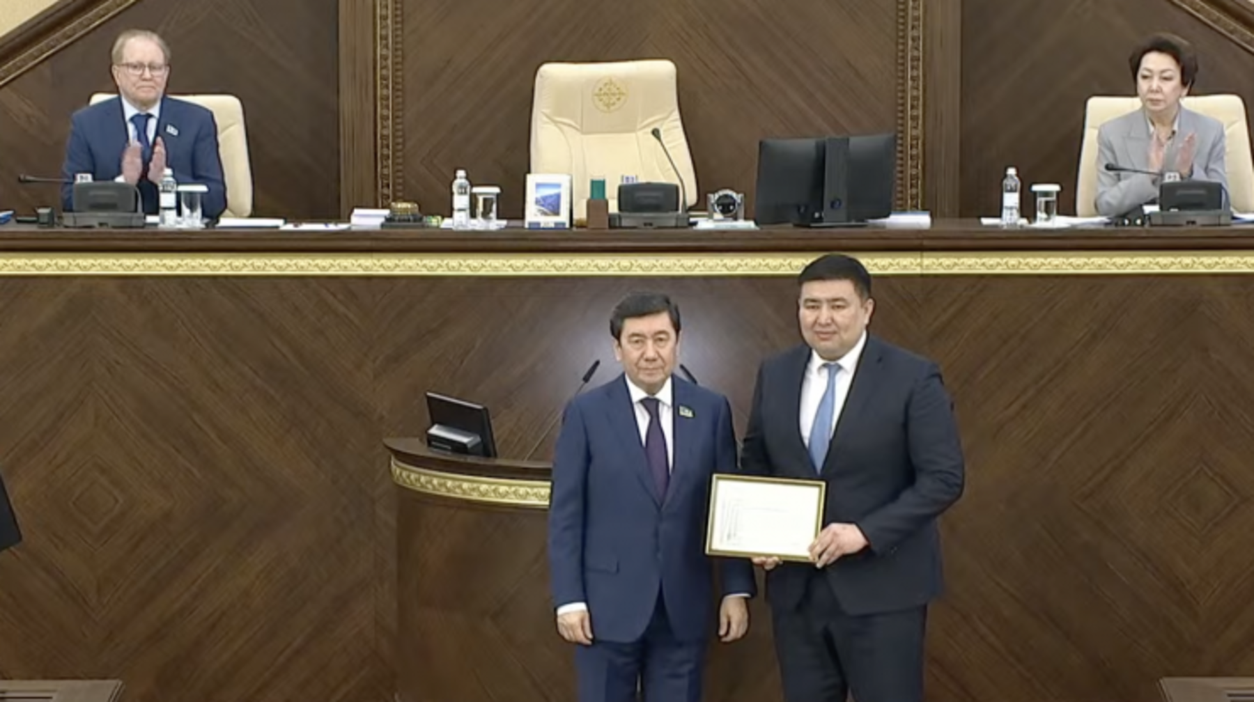 Елнұр Бейсенбаевтың Мәжіліс депутаты ретіндегі өкілеттігі тоқтатылды