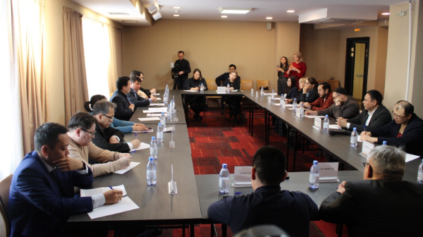 Сарапшылар Қазақстанның жаңа Конституция жобасын талқылады