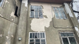 Алматы әкімдігінің өкілдері апатты ғимараттың бұзылуына қатысты түсініктеме берді