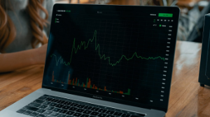 Трейдинг адал кәсіп пе? Сарапшылар пікірі мен нарықтық талдау