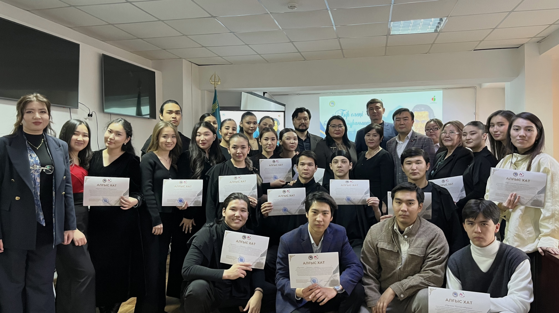 Алматыда мұзбалақ ақын Мұқағали Мақатаевтың 95 жылдық мерейтойы атап өтілді